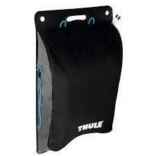 Organizer thule borsa appendiabiti su sfondo bianco chiusa